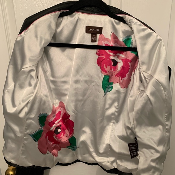 Danier Leather Jacket size M, brand new - Picture 10 of 10